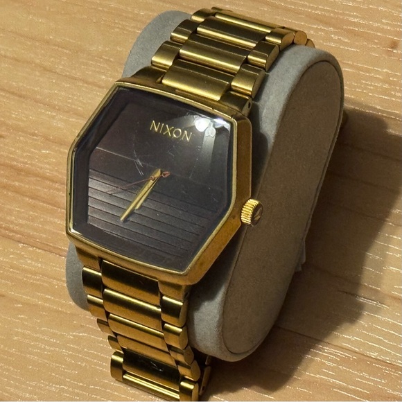 Nixon The Mayor “Key to the City” Gold Brown Hex Surf Analog Silver Men's Wa